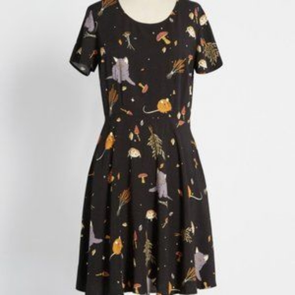 Black Friday short sleeve dress, autumn print size US 8/ AUS 12 - Picture 1 of 5